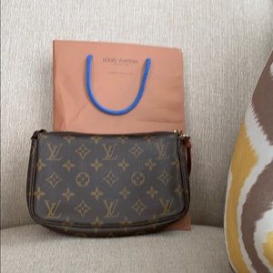 Vintage Louis Vuitton Pouchette